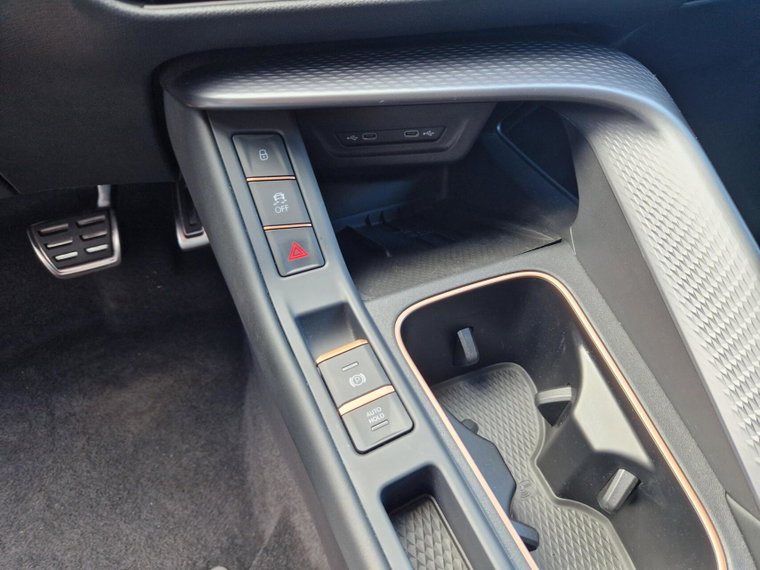 Vehicle Image 26
