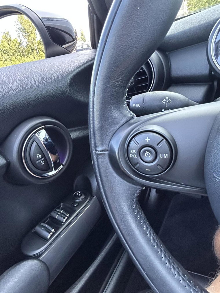 Vehicle Image 26