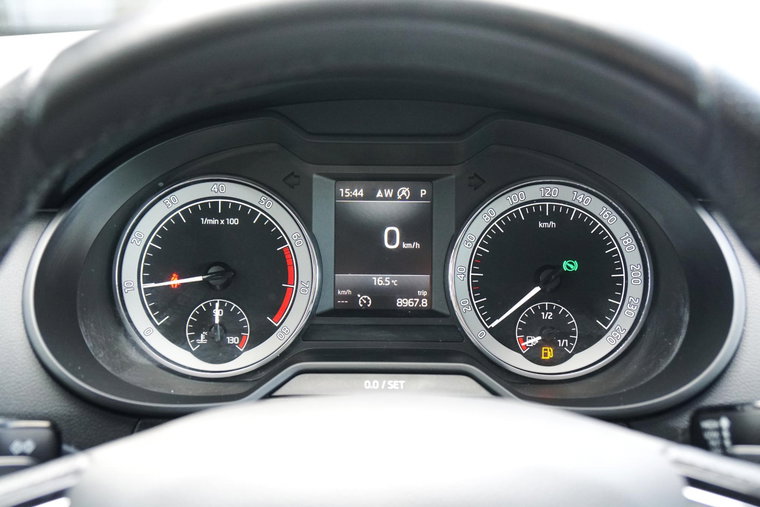 Vehicle Image 25