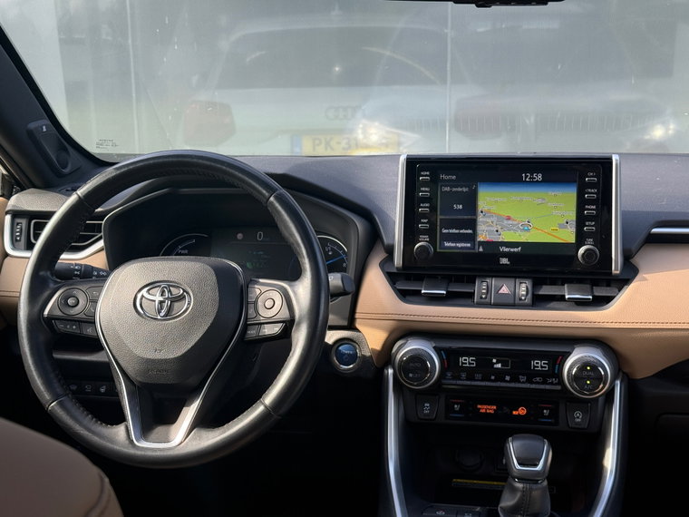 Vehicle Image 25