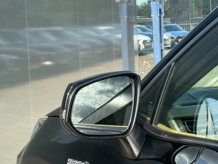 Vehicle Image 28