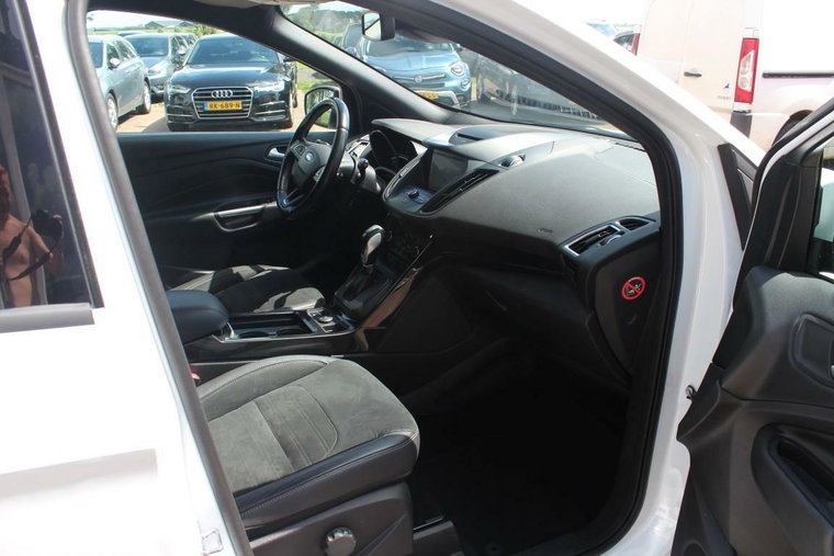 Vehicle Image 14
