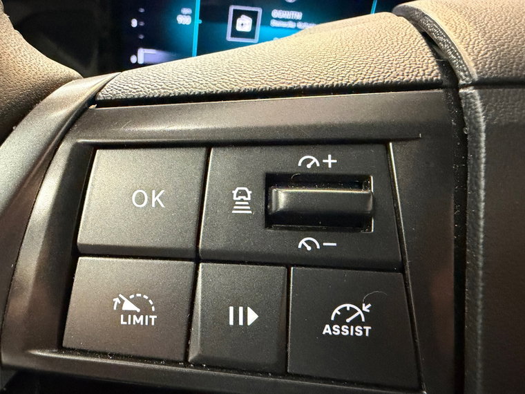 Vehicle Image 24