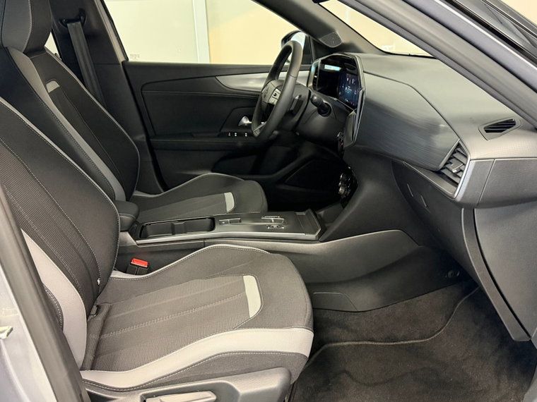 Vehicle Image 33