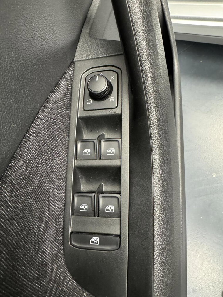 Vehicle Image 33