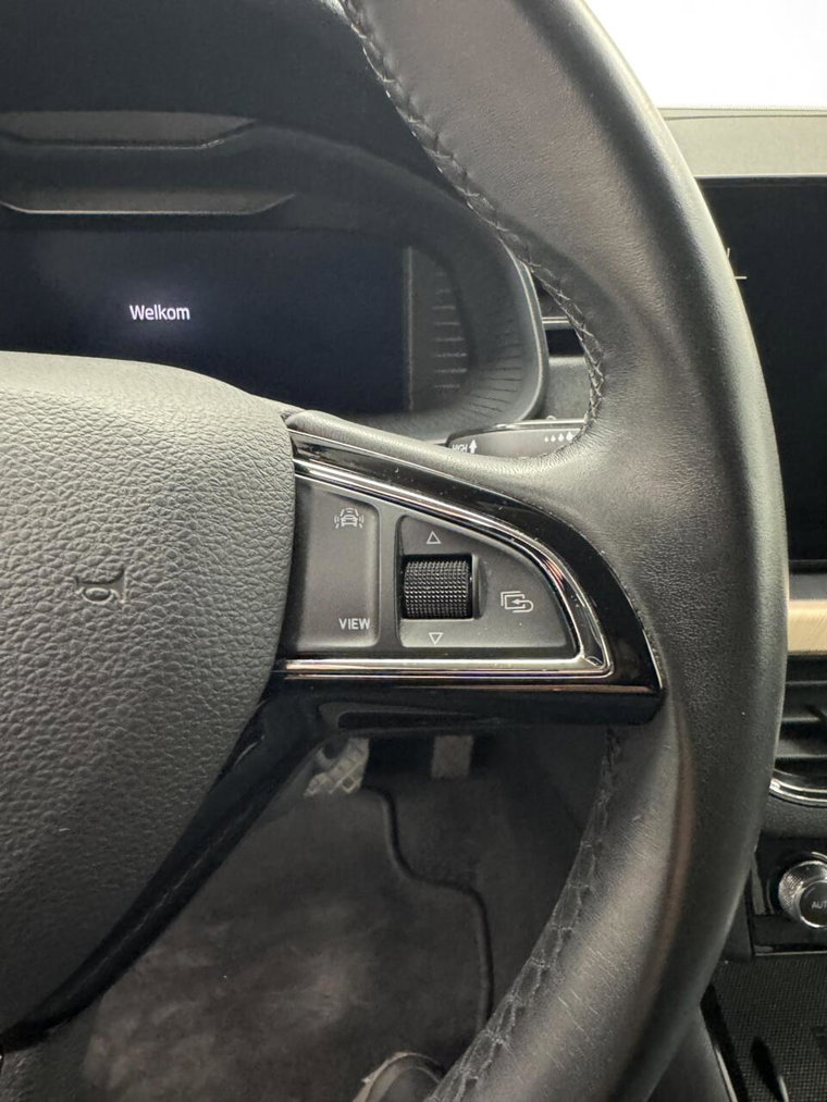 Vehicle Image 38