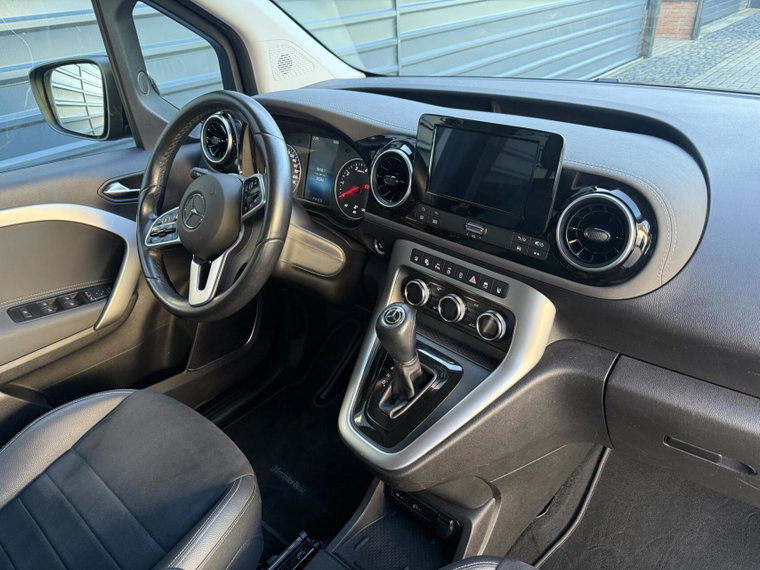 Vehicle Image 23