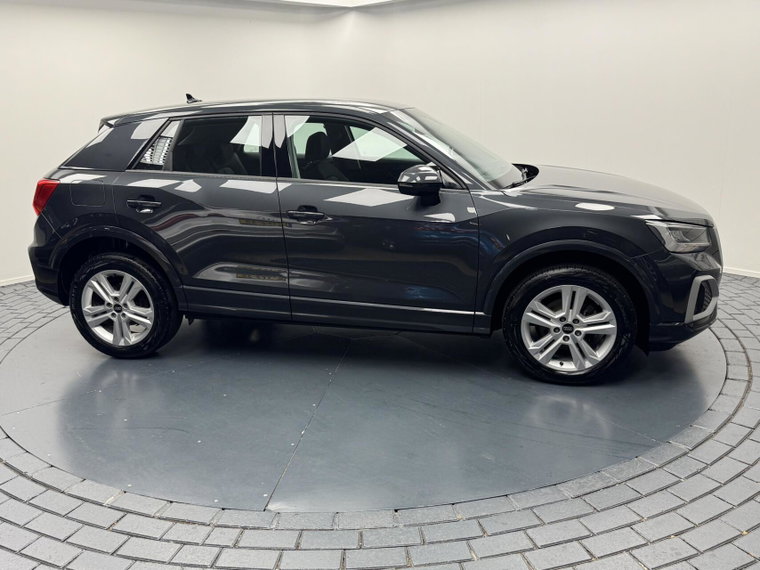 Vehicle Image 25