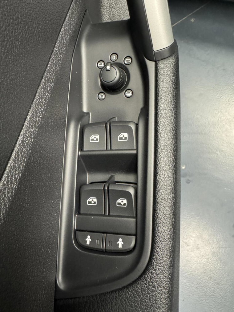 Vehicle Image 32