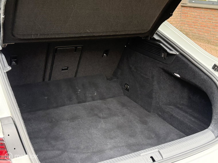 Vehicle Image 52