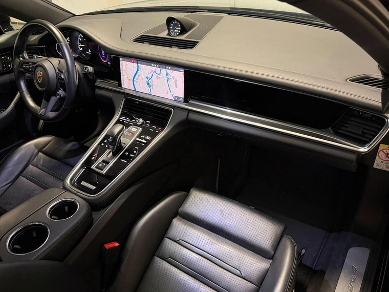 Vehicle Image 25