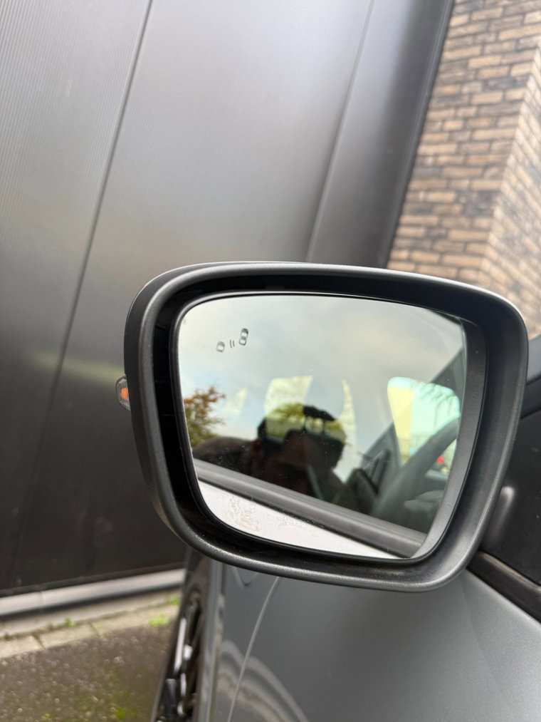 Vehicle Image 38