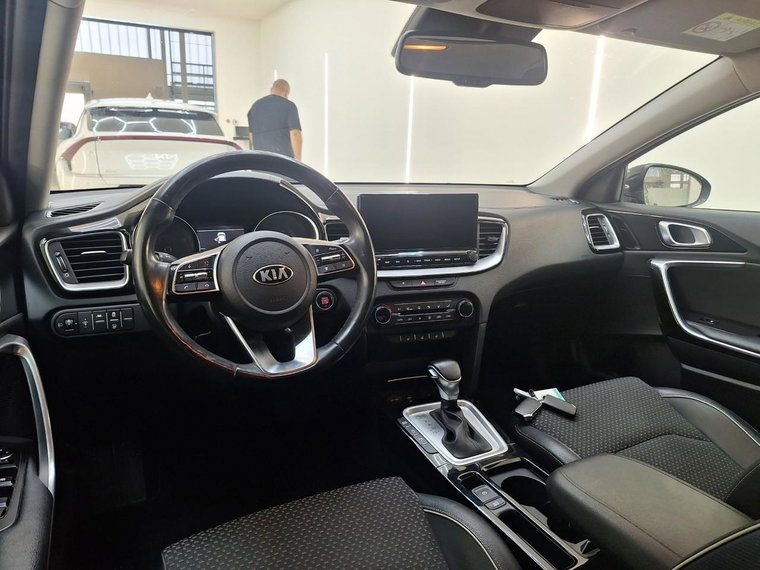 Vehicle Image 12