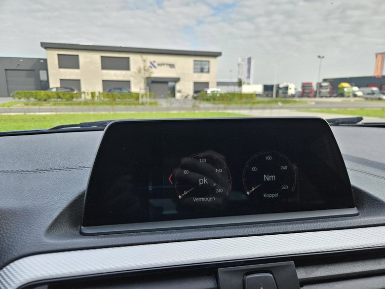 Vehicle Image 38