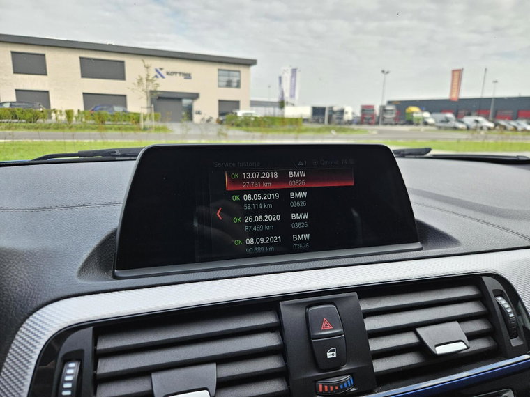 Vehicle Image 52