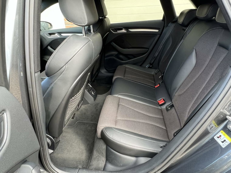 Vehicle Image 17