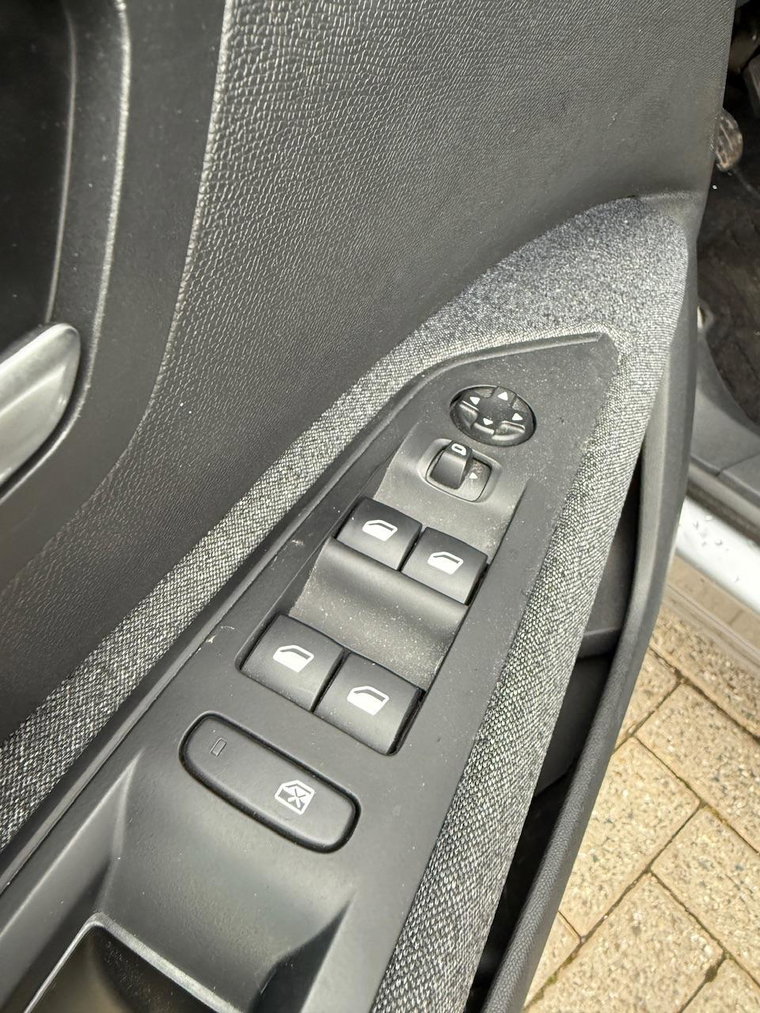 Vehicle Image 34