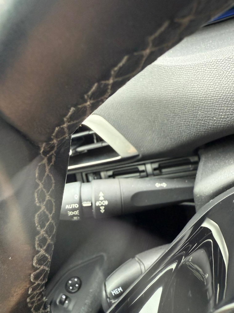 Vehicle Image 37