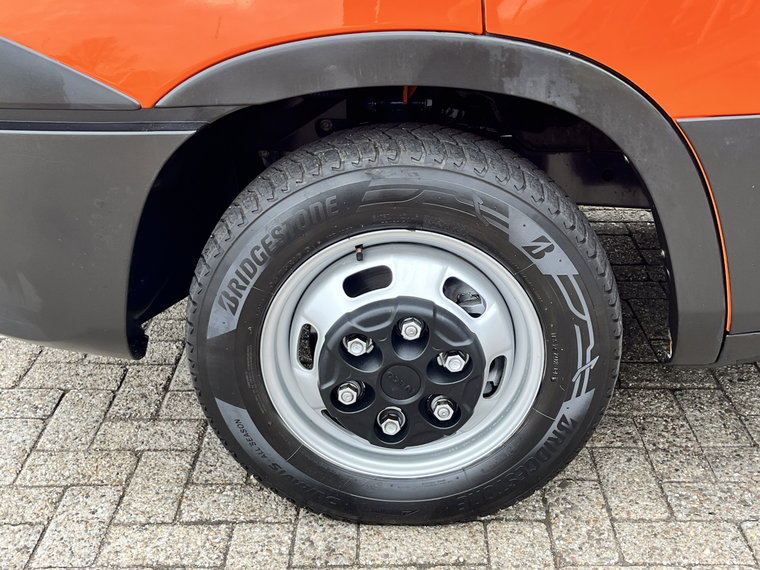 Vehicle Image 27