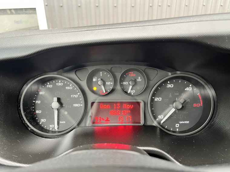 Vehicle Image 32