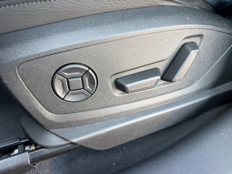Vehicle Image 28