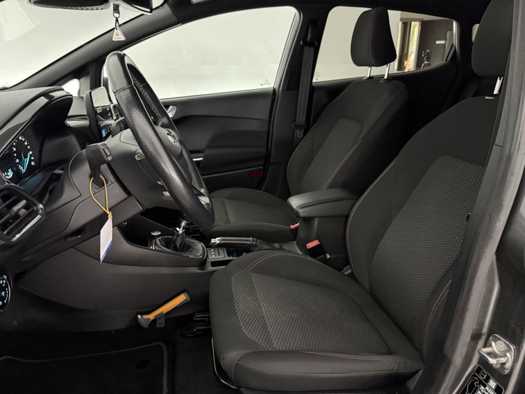 Vehicle Image 16