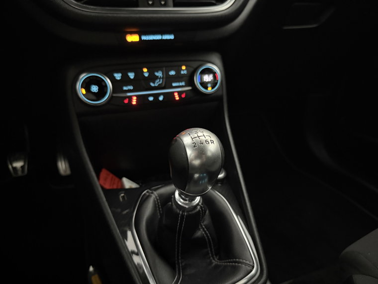 Vehicle Image 25
