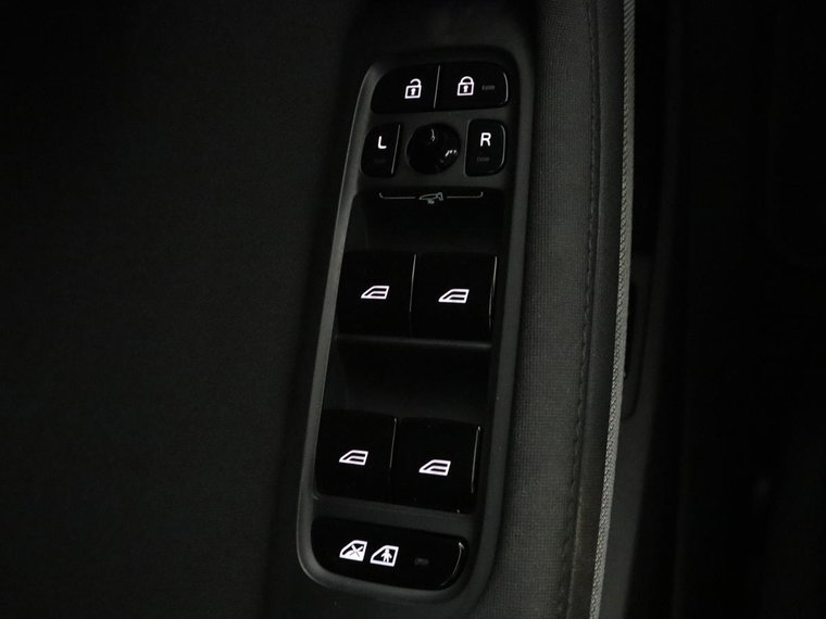 Vehicle Image 34