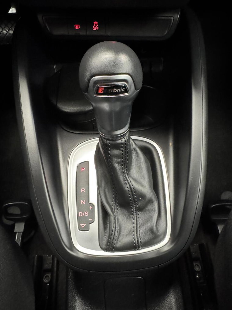 Vehicle Image 32