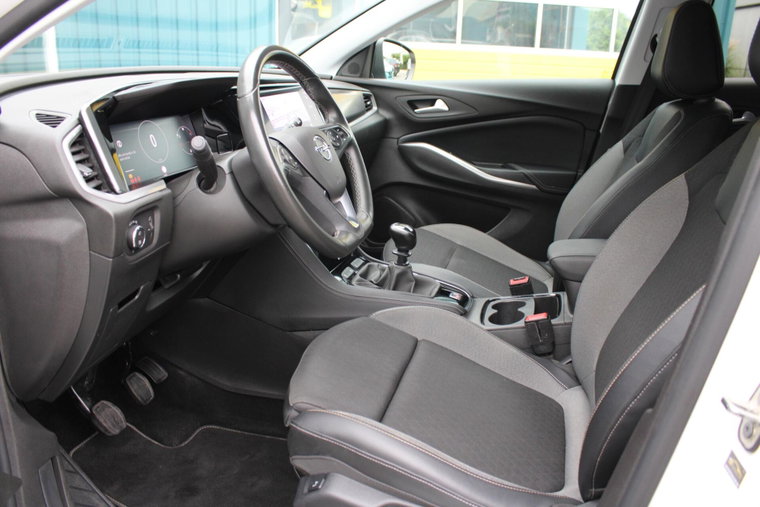Vehicle Image 13