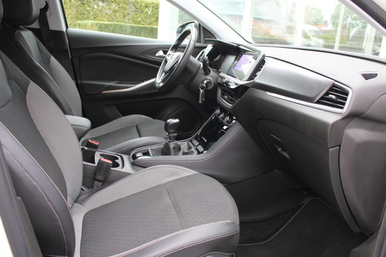 Vehicle Image 16