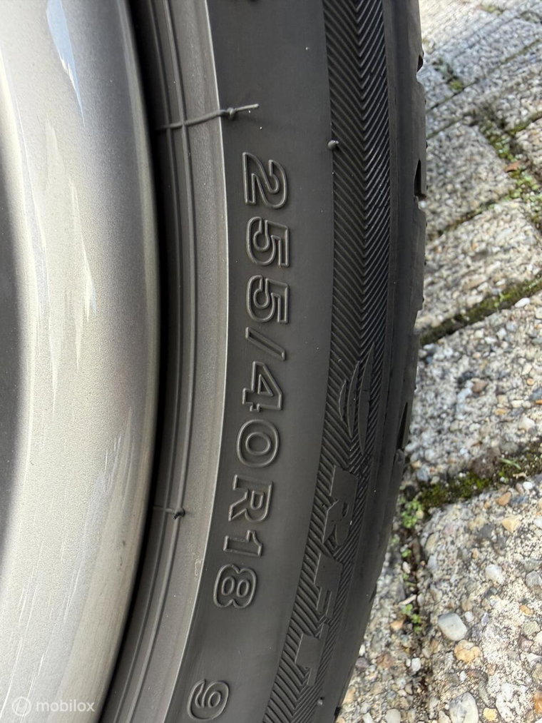 Vehicle Image 28