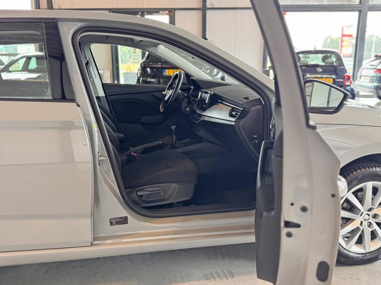 Vehicle Image 23