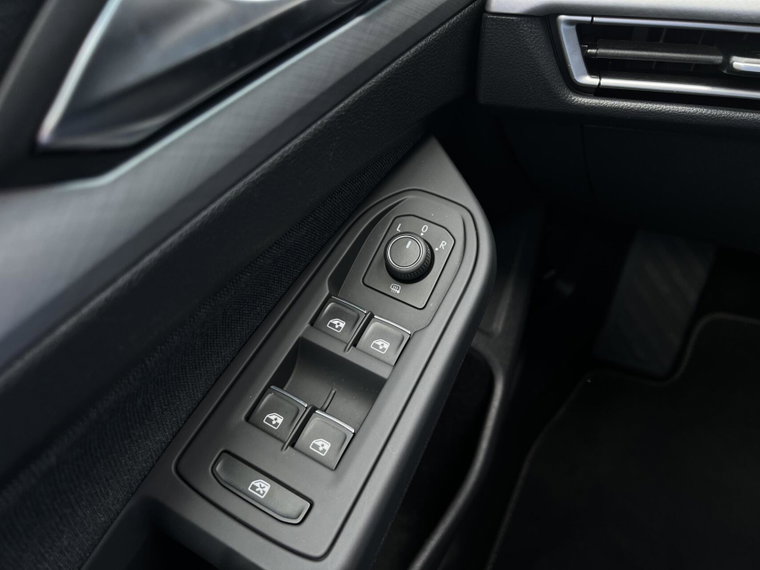 Vehicle Image 38