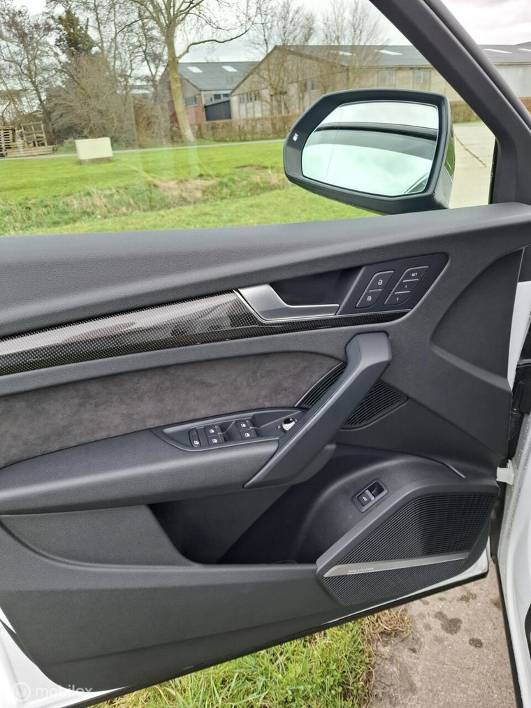 Vehicle Image 24