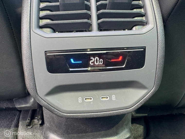 Vehicle Image 28