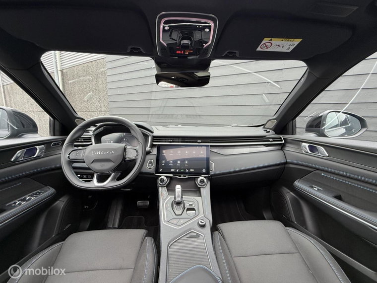 Vehicle Image 8