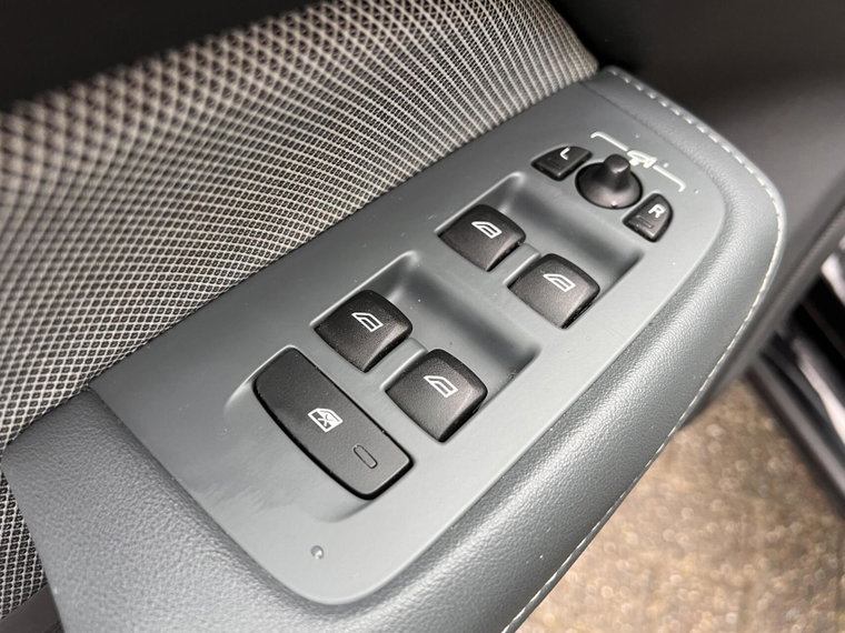 Vehicle Image 48