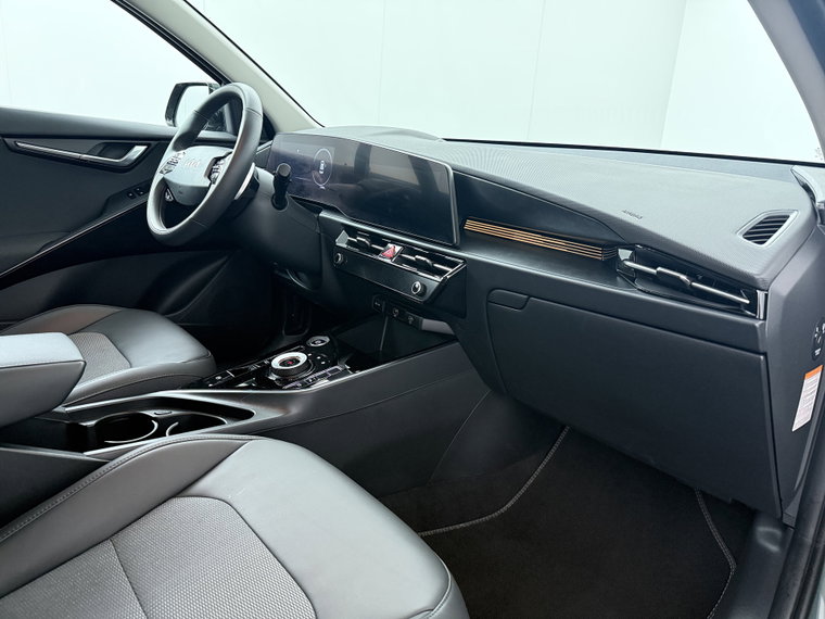 Vehicle Image 40