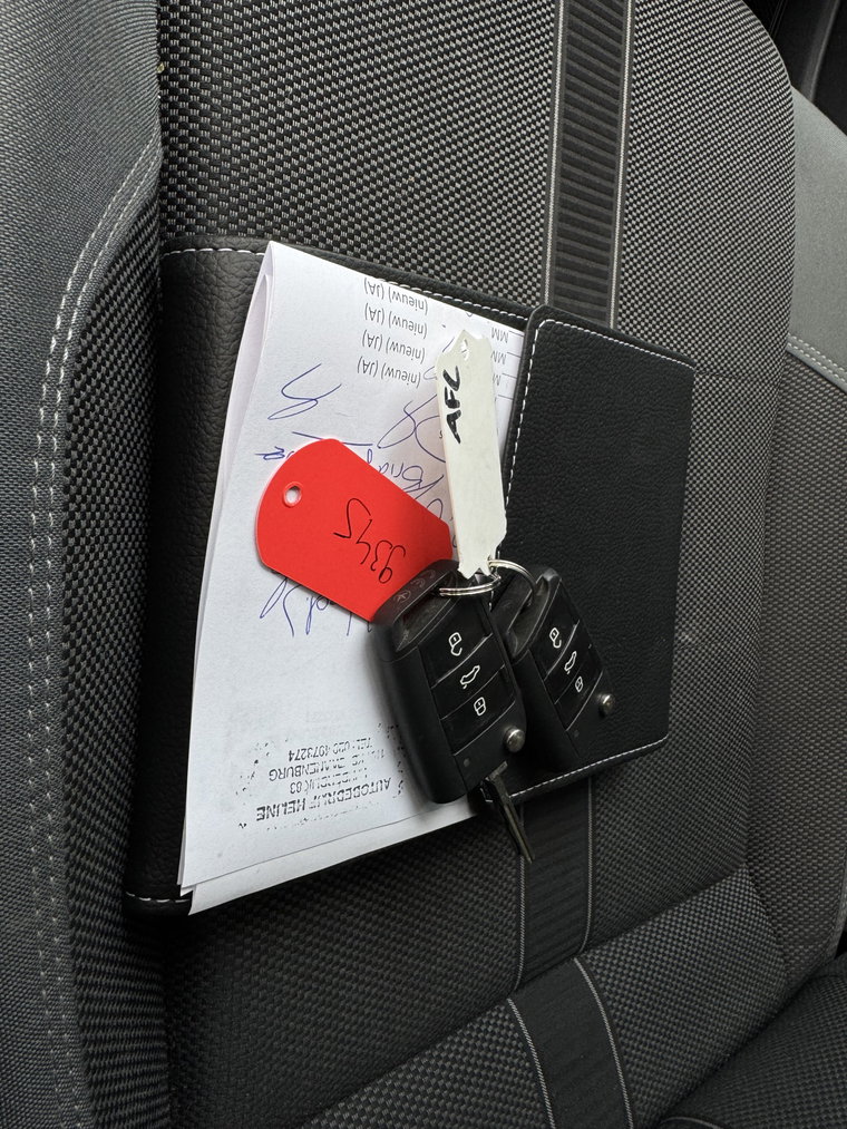 Vehicle Image 30