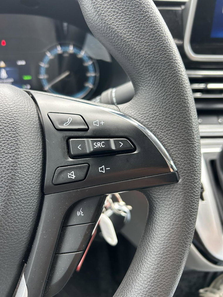 Vehicle Image 30