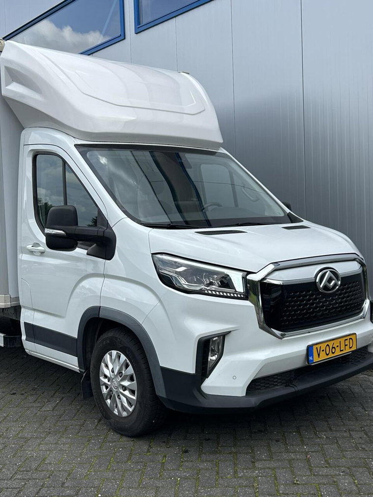 Vehicle Image 9