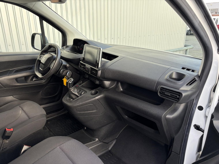 Vehicle Image 23