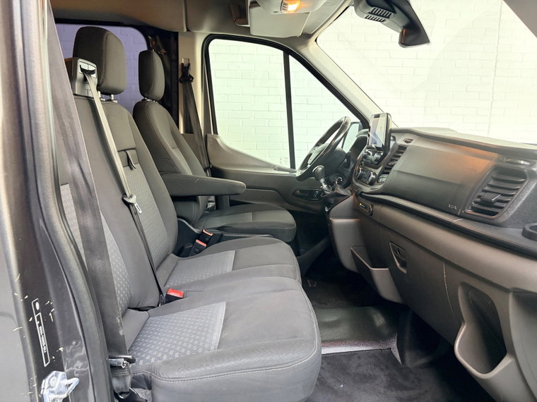 Vehicle Image 32