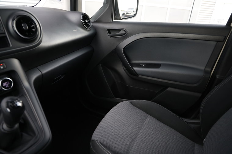 Vehicle Image 33