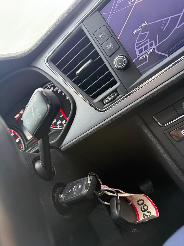 Vehicle Image 38