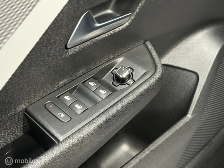 Vehicle Image 33
