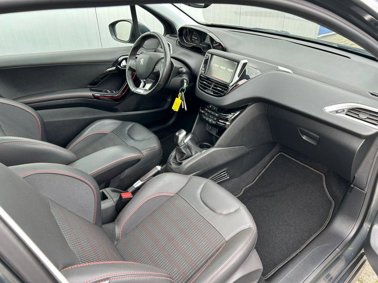 Vehicle Image 13