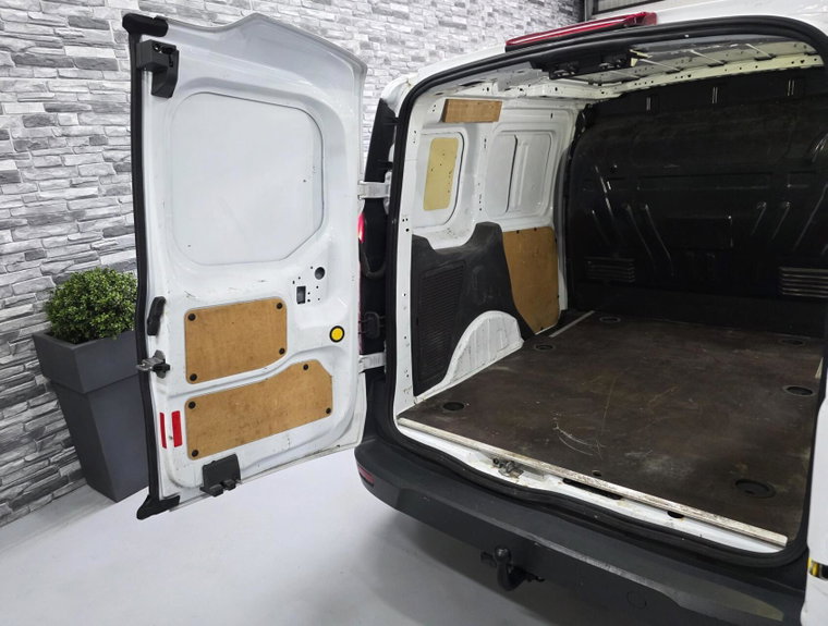 Vehicle Image 16