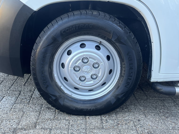 Vehicle Image 24